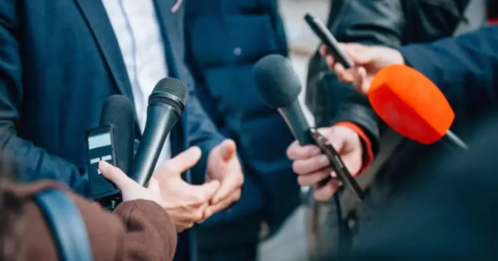 how to identify bias in political news reporting